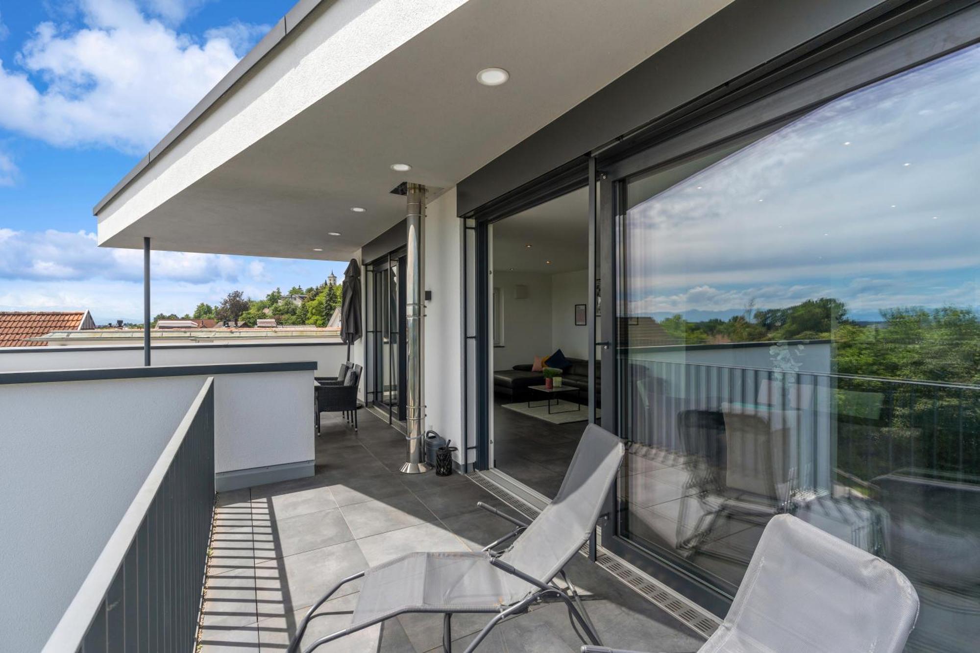 Anytime - Penthouse Mit Terrasse Und Bergsicht Apartment Friedrichshafen Bagian luar foto