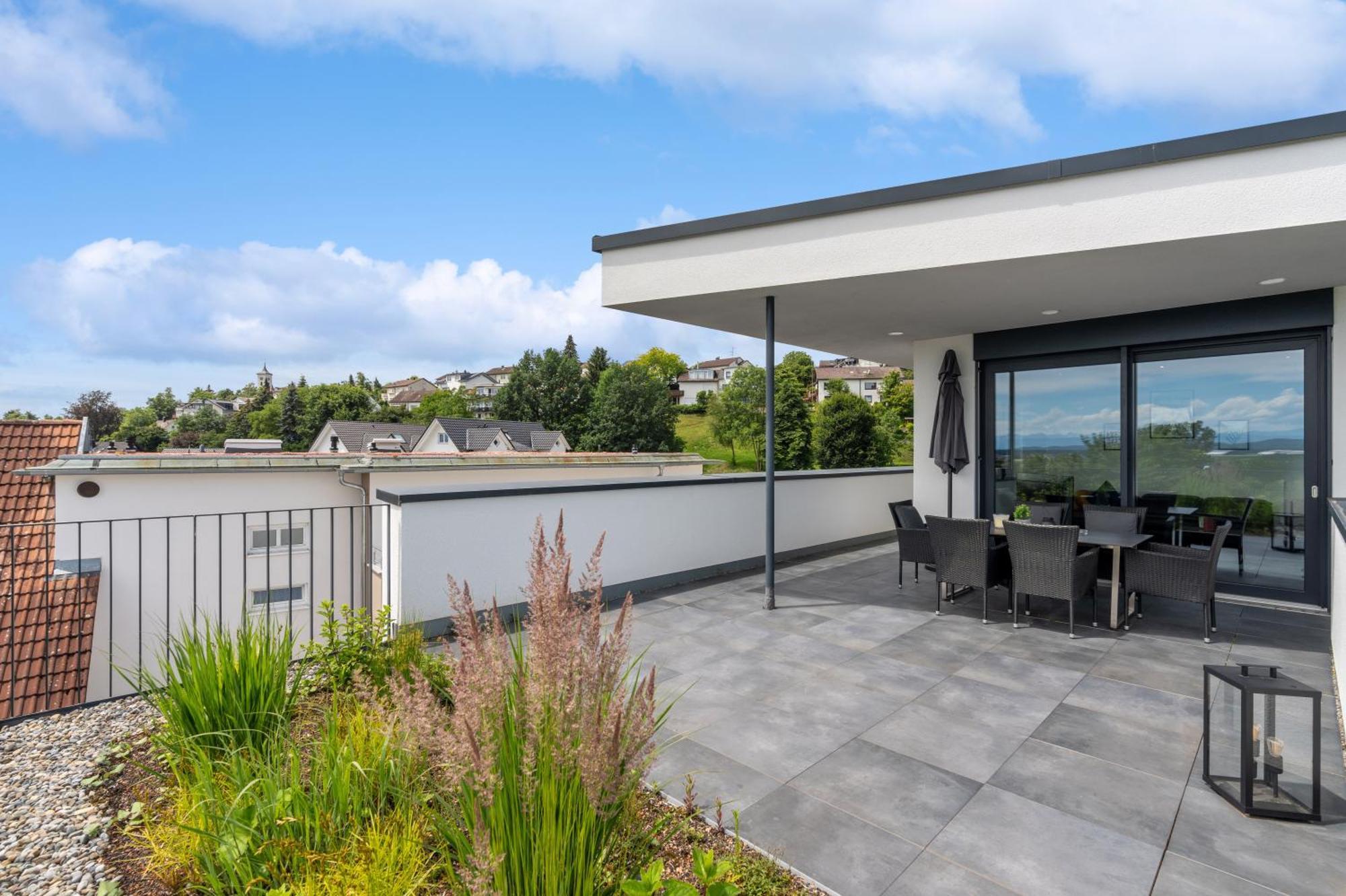 Anytime - Penthouse Mit Terrasse Und Bergsicht Apartment Friedrichshafen Bagian luar foto